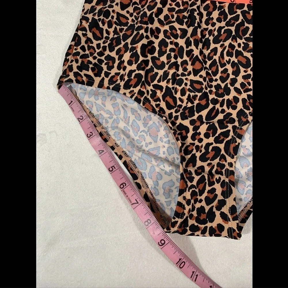 NWT Kona Sol Ring Leopard Cheetah V-Neck One Piece Swimsuit [ Small‎ ]